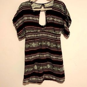 Billabong 100% Cotton dress size L, never dried. Can be a cover up or dress.